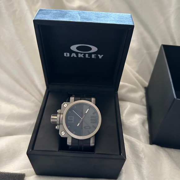 Oakley gearbox stainless steal with carbon face. Mint condition - Picture 4 of 5